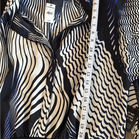 Black and White Patterned Blouse with Blue Accents - Picture 4 of 5